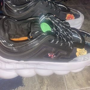 Versace chain reactions